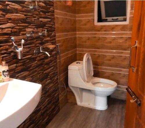 Un baño de Ronglyang Villa Homestay Near MG Road