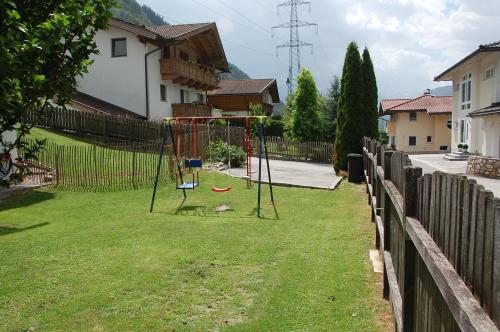 Ο χώρος παιχνιδιού για παιδιά στο Haus hart im Zillertal appartement