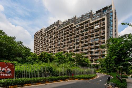 a large building with a road in front of it at Guangzhou He She Art Apartment in Guangzhou