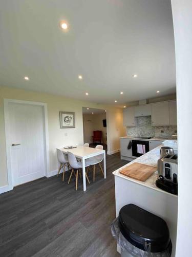 a kitchen and dining room with a table and chairs at Larks Leaze Lodge, Steeple Ashton, Wiltshire in Trowbridge