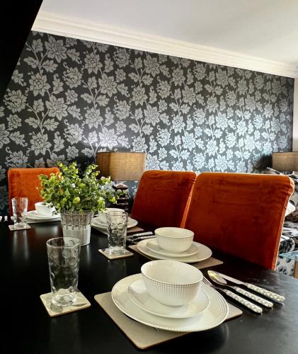 Ruang duduk di Stylish Modern Flat with Juliet Balcony & Parking