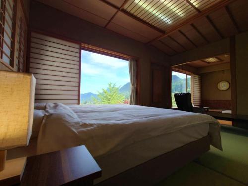 Postel nebo postele na pokoji v ubytování Sasakura onsen Ryuunso
