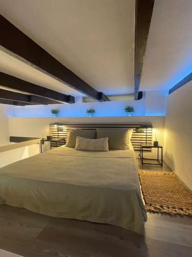 Stylish City-Center Apt 2 Bdrms