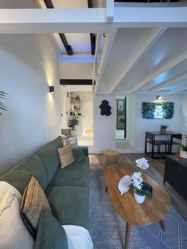 Stylish City-Center Apt 2 Bdrms