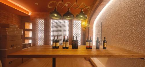 a bunch of bottles of wine on a wooden table at Xishuangbanna Sadu Lanmei Resort Hotel in Jinghong