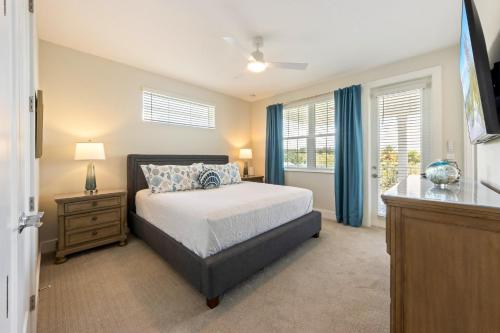 Postel nebo postele na pokoji v ubytování Only Sunsets at Hunter's Point