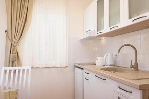 Η κουζίνα ή μικρή κουζίνα στο ApartHotel Villa Mozart