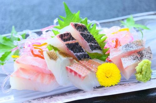 旅館の敷地内または近くでの食事または食べ物