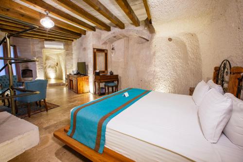 A bed or beds in a room at Imperial Cave Suites & Spa