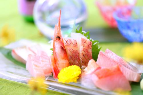 旅館の敷地内または近くでの食事または食べ物
