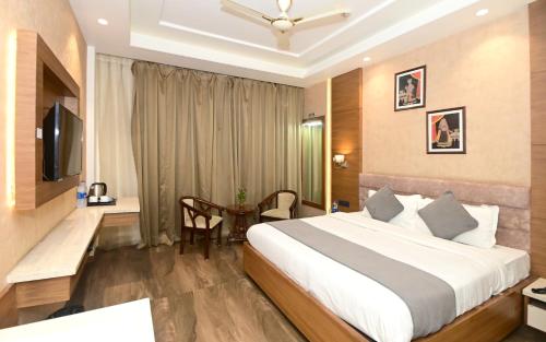 Postel nebo postele na pokoji v ubytování Hotel RR 62-Jaipur City Centre Hotel