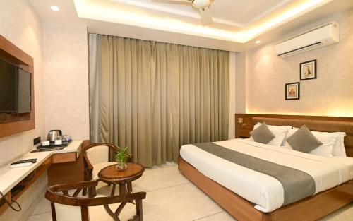 Postel nebo postele na pokoji v ubytování Hotel RR 62-Jaipur City Centre Hotel