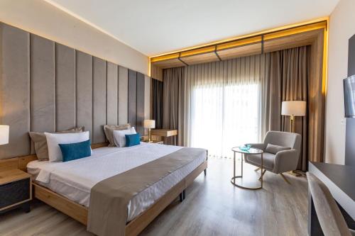 Postel nebo postele na pokoji v ubytování PARADISOS HOTEl