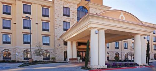 a large building with columns in front of it at Comfort Inn & Suites Dallas Medical-Market Center in Dallas