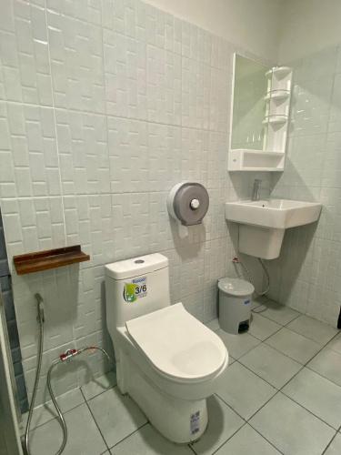 a bathroom with a toilet and a sink at Rainbow Bungalow Haadrin Koh Phangan in Haad Rin