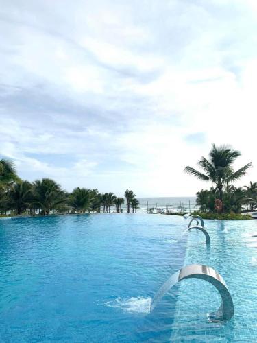 Πισίνα στο ή κοντά στο Haemo Premier Seaview Apartment - The Arena Cam Ranh near Airport