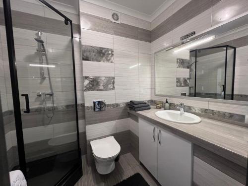 Ванная комната в Apartments VIP AVALON