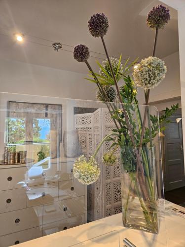 Phòng tắm tại Am Eichholz Galerie & Art-Hotel