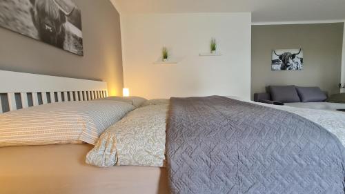 a bedroom with a bed and a couch at Mutti 's Landhof in Ummern