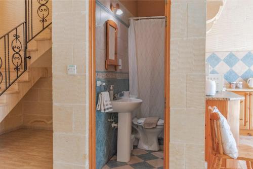 a bathroom with a sink and a toilet at Ta Danjela Villa Sleeps 8 with Pool in Xagħra