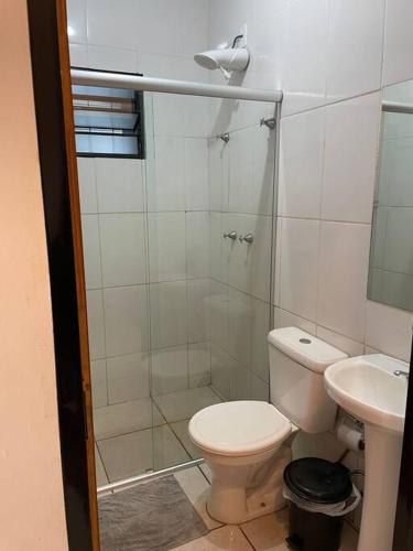 Bilik mandi di Casa de Temporada Uberaba com Piscina Aquecida