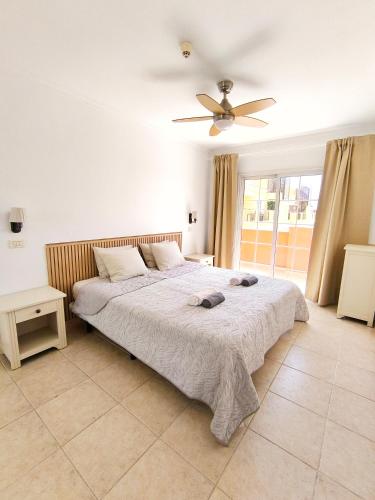 ESTRELLA CANARIA - Los Cristianos, AC, pool, fibre net, tv channels