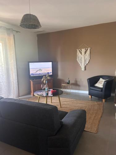 Photo de la galerie de l'établissement Étage de villa à Cala-Rossa proche des plages, à Lecci