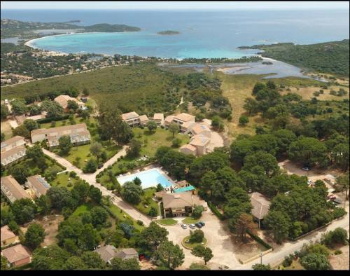 Photo de la galerie de l'établissement Étage de villa à Cala-Rossa proche des plages, à Lecci