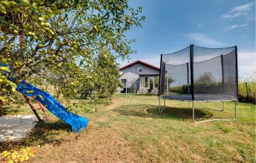 Zahrada ubytování Stunning Home In Ladvenjak With Sauna