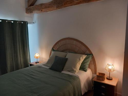 Postel nebo postele na pokoji v ubytování Gite la Tourterelle en Auvergne