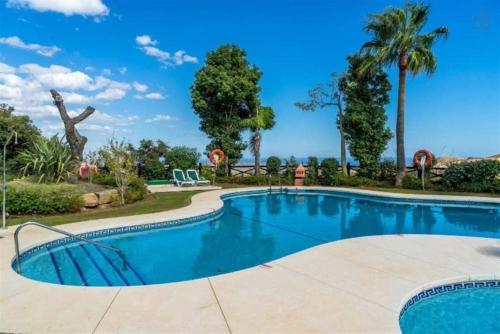 Luxury apartment with sea views, golf, gym, 7 pools