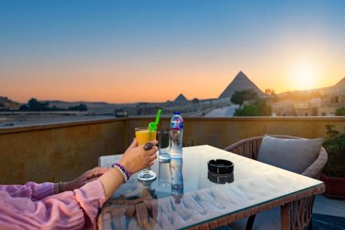 The Gate Hotel Front Pyramids & Sphinx Viewで提供されているドリンク