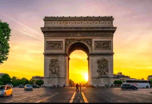 Champs-Elysées - Arc de Triomphe - 2 pièces - 4p