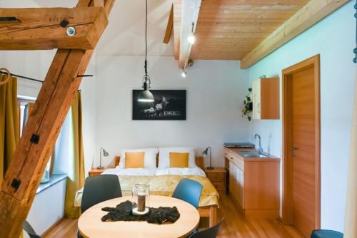 Katil atau katil-katil dalam bilik di Loftartige Wohnung in Scheibbs mit Schwimmteich