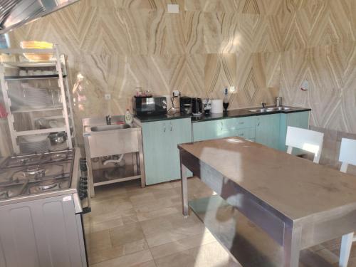 Dapur atau dapur kecil di Pensiunea Floro