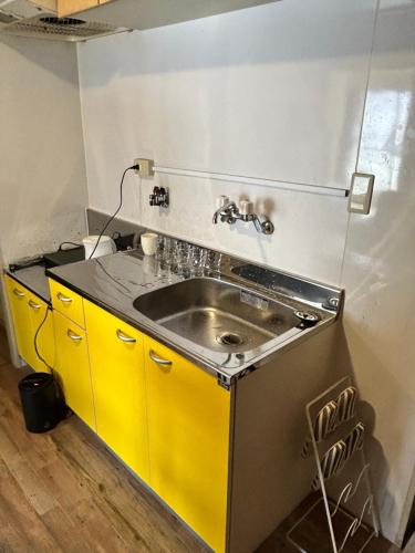 Two bed rooms with three large beds close to Shinsaibashi,