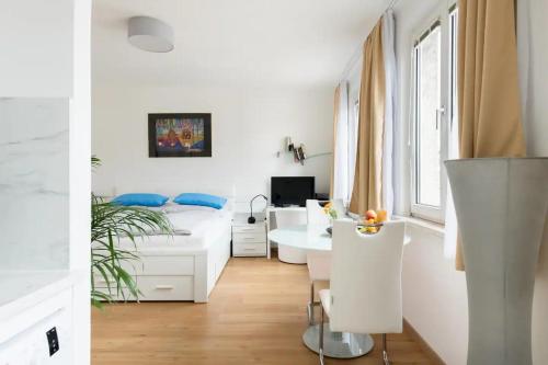 Central Sunny Apartments by JR City Apartments - monthly rental