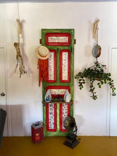 a figurine of a christmas door on a wall at Hospedaje San Martin - Finca completa - 18 personas in Pavas