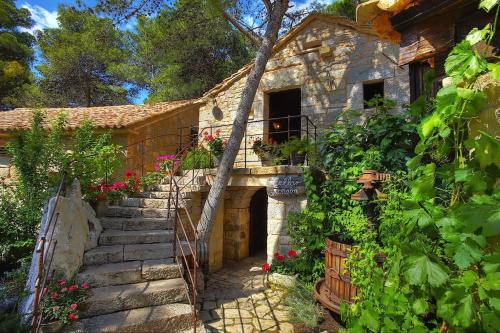 Taman di luar House, 3 brs, 100 y old, 14 km NP Krka, 35 km Sea