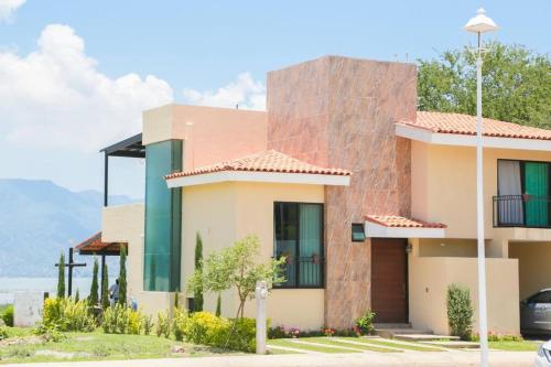 a house in front of the ocean at Lake house 3 bedroom Pool and hotub in San Cristóbal Zapotitlán