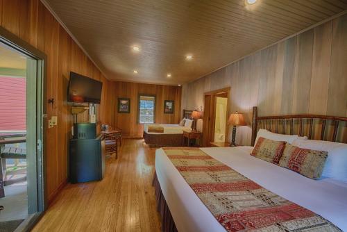 a bedroom with a large bed in a room at Historic Tapoco Lodge Resort in Tapoco