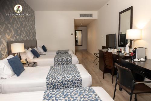 Postel nebo postele na pokoji v ubytování St. George Hotel