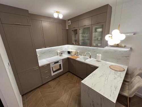 Кухня или мини-кухня в Apartament Paryska
