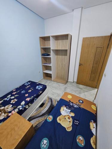 a small room with two beds and a closet at Appartement bien équipé in Kenitra