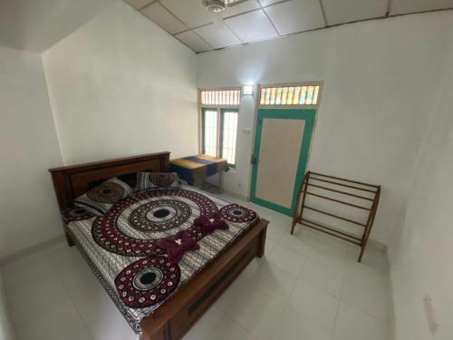 an overhead view of a bedroom with a bed and a chair at NimSri Villa by Prazzventures in Mirissa