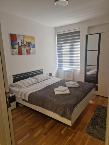 Postel nebo postele na pokoji v ubytování Apartman Tri S