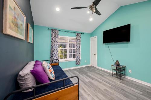 a living room with a couch and a flat screen tv at Comfortable 1BR Apt in Central Houston with Free Park in Houston