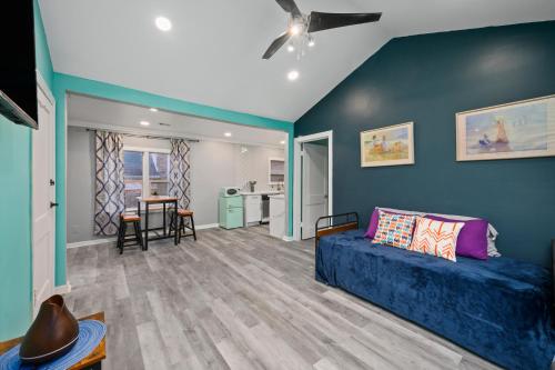 a living room with a couch and a blue wall at Comfortable 1BR Apt in Central Houston with Free Park in Houston