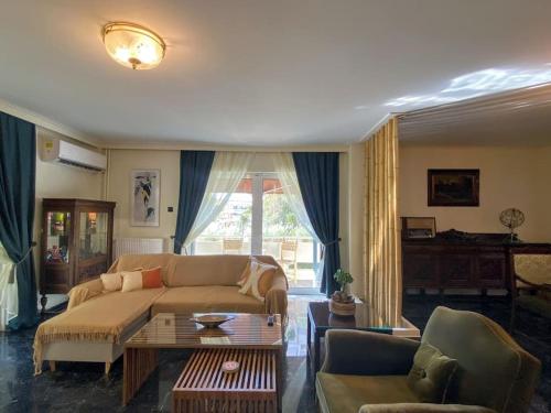 Sarakin's Mansion Luxury Retreat