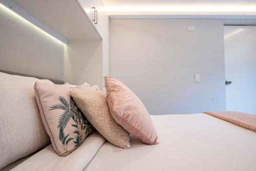 Ένα ή περισσότερα κρεβάτια σε δωμάτιο στο Private Residences by Vibrant